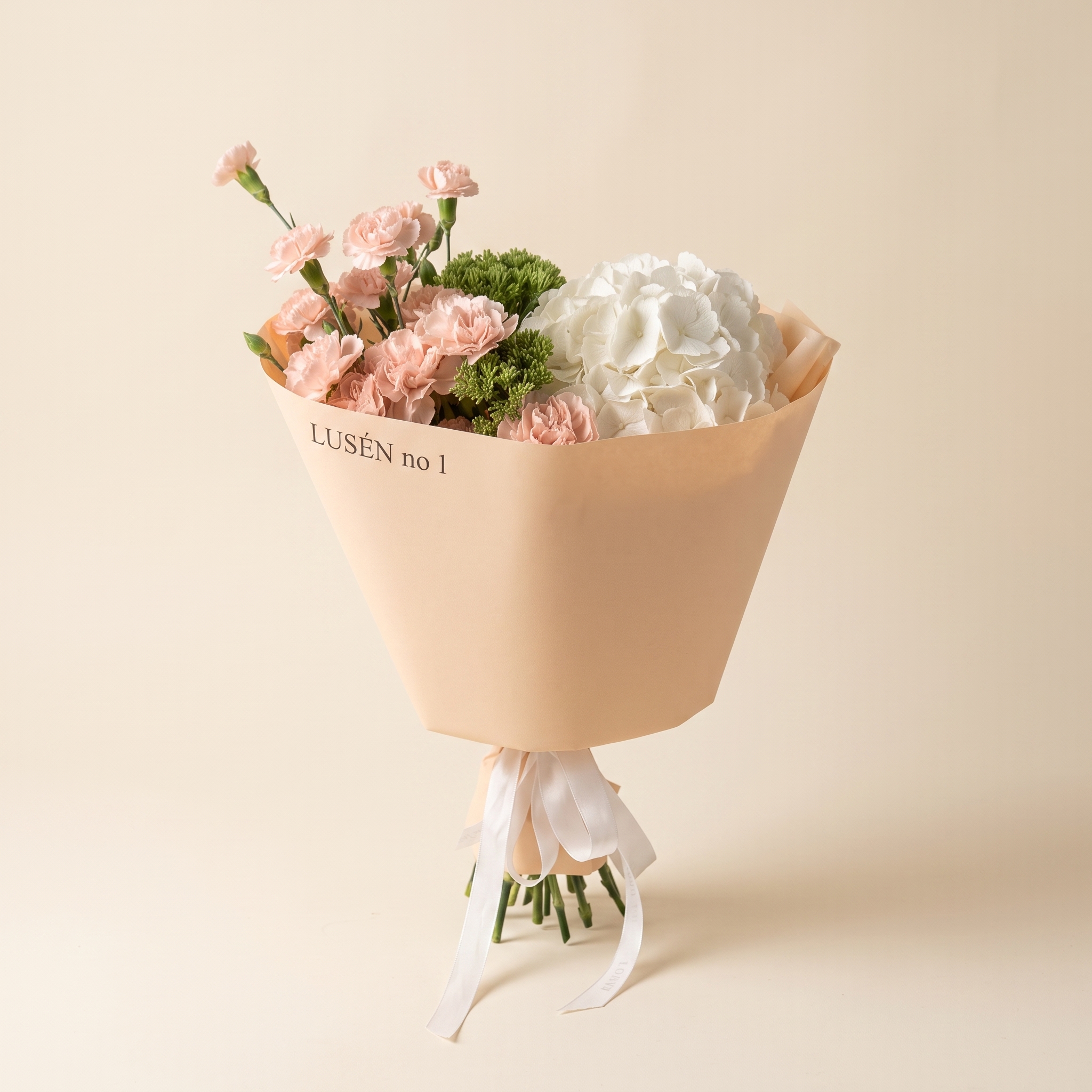 LUSÉN no 1 — hand-tied bouquet in soft blush and white, wrapped in kraft paper